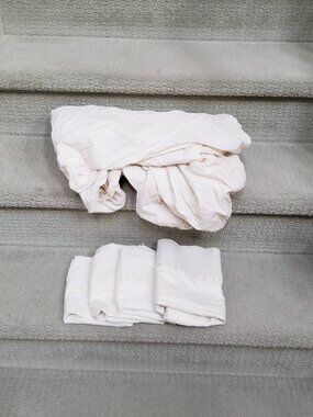 King fitted sheet and 4 pillowcases